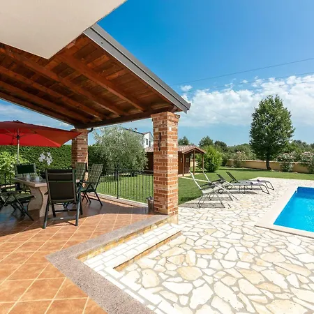 Shirin Mit Pool, Jacuzzi Und Kamin Holiday home Porec