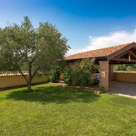 Shirin Mit Pool, Jacuzzi Und Kamin Porec