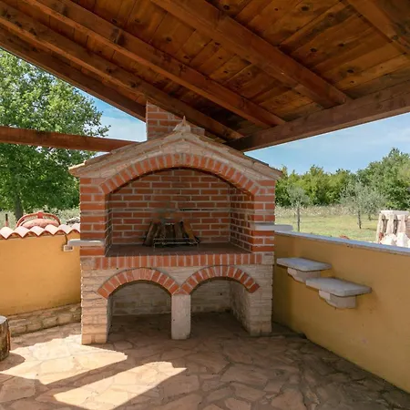 Shirin Mit Pool, Jacuzzi Und Kamin Holiday home