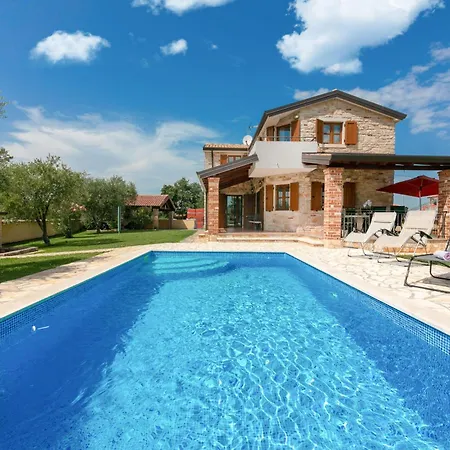 Shirin Mit Pool, Jacuzzi Und Kamin *