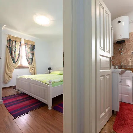 Holiday home Shirin Mit Pool, Jacuzzi Und Kamin *