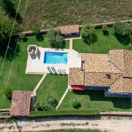 Shirin Mit Pool, Jacuzzi Und Kamin Holiday home *