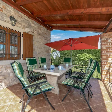 Shirin Mit Pool, Jacuzzi Und Kamin Holiday home Porec
